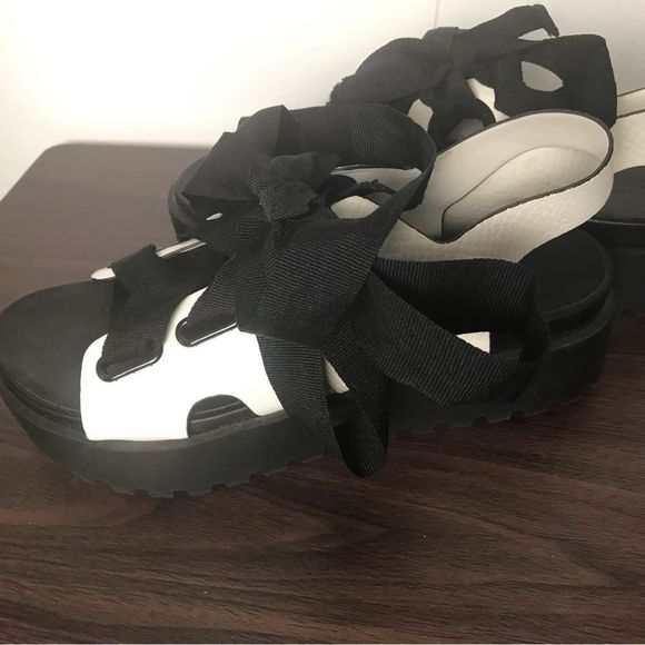 Urban Outfitters Platform Lace Up Snake Sandal - Picture 2 of 7